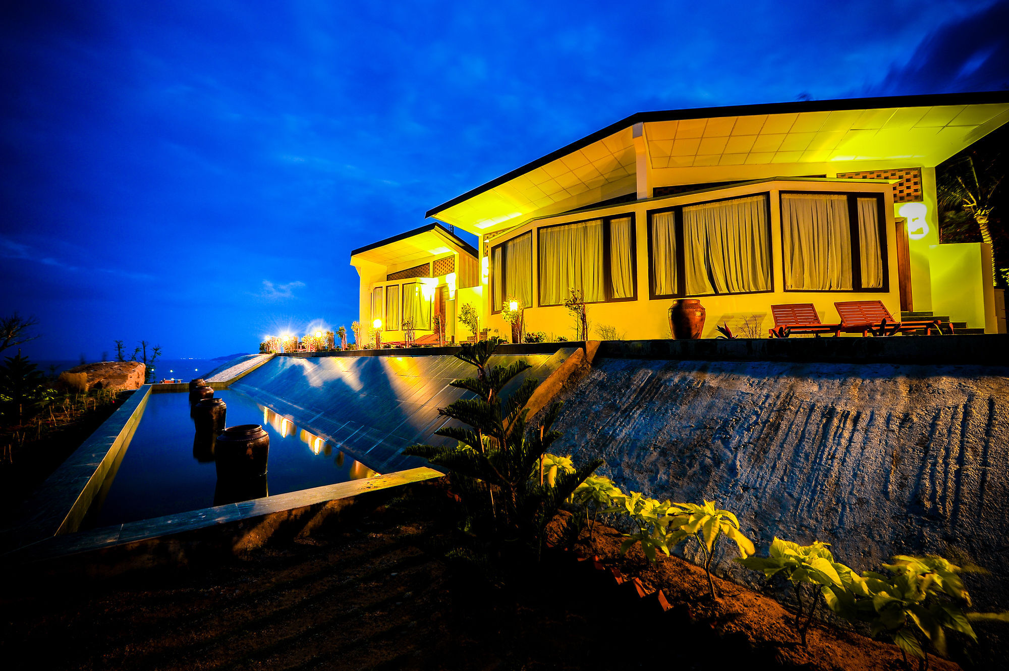 Aurora Villas And Resort Куинён Экстерьер фото