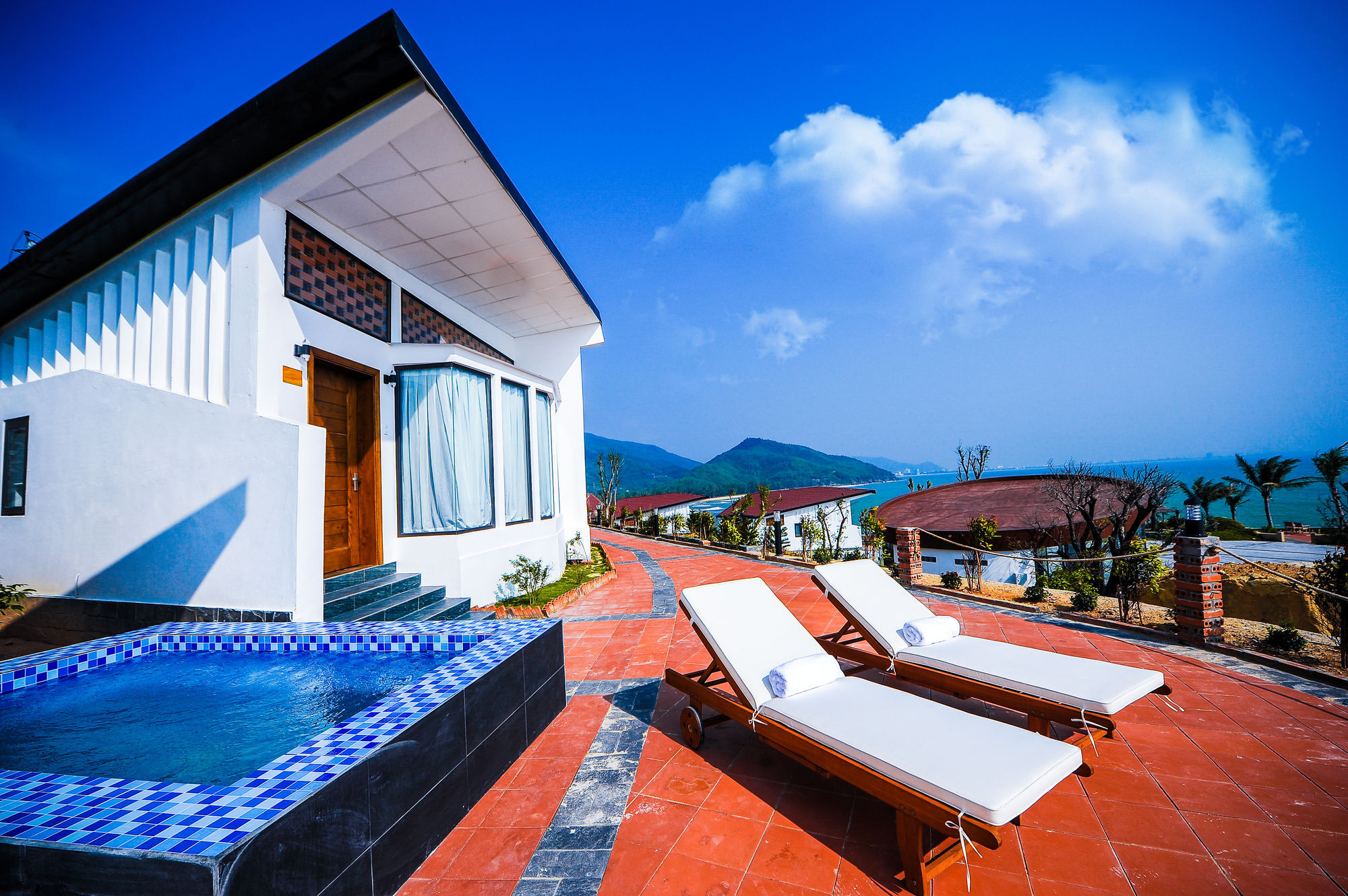 Aurora Villas And Resort Куинён Экстерьер фото