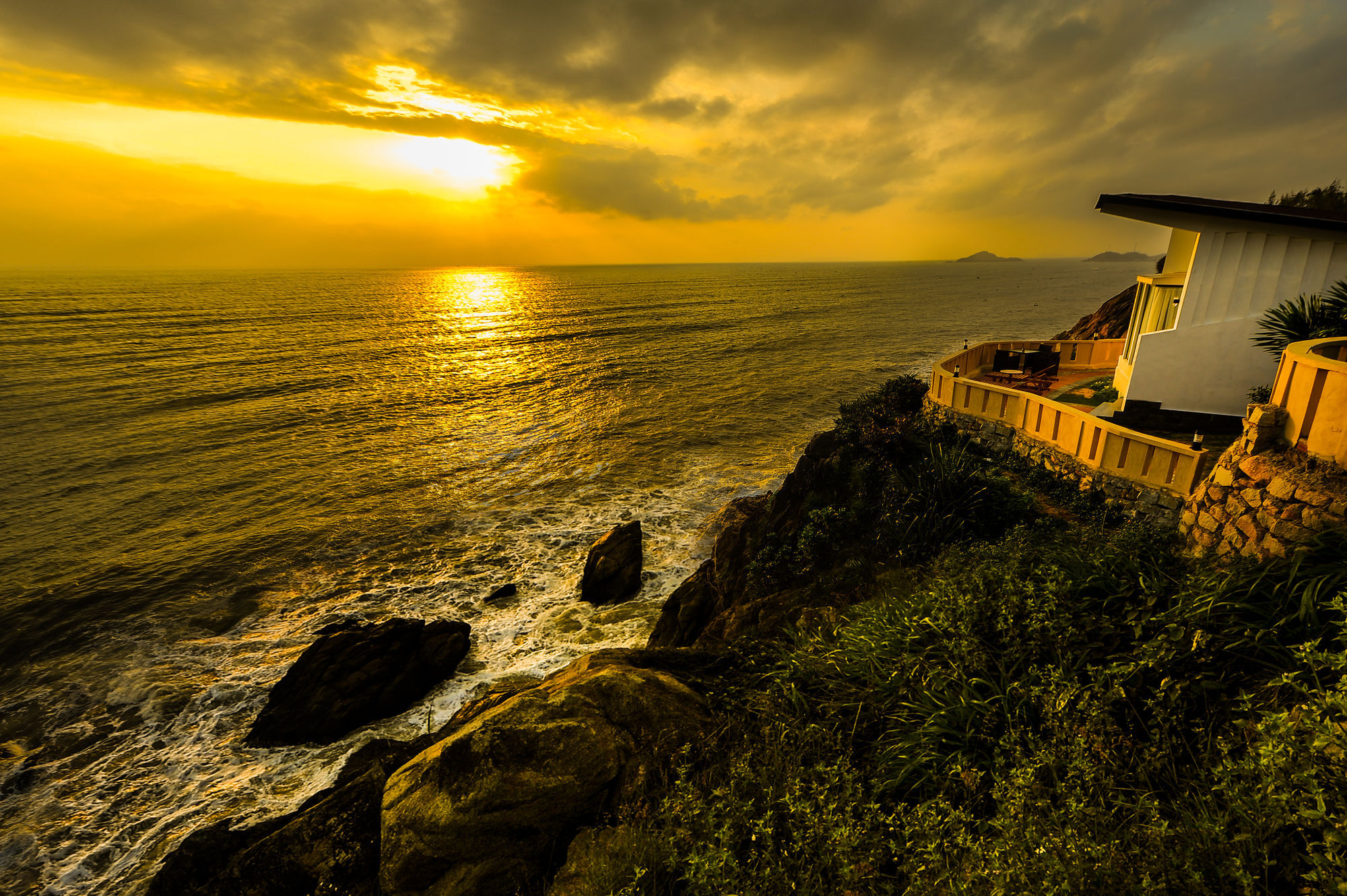 Aurora Villas And Resort Куинён Экстерьер фото